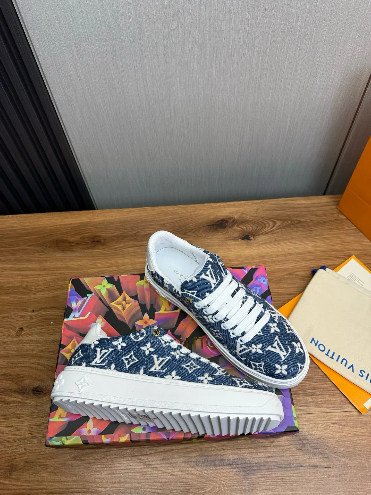 Factory price: 520💰LOUIS VUITTON [Louis VUITTON] The new trendy Lv is on the market🎁, casual and fashionable men's shoes👟The upper is made of imported original fabric + cowhide mesh lining, the original wear-resistant rubber outsole, the version is simple and elegant, exclusive for trendy men. Code number: 38-44, customized 45, 46